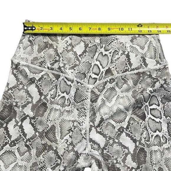 Victoria's Secret Snakeskin Print Leggings Cross Front Waistband Size 14 - Picture 9 of 11